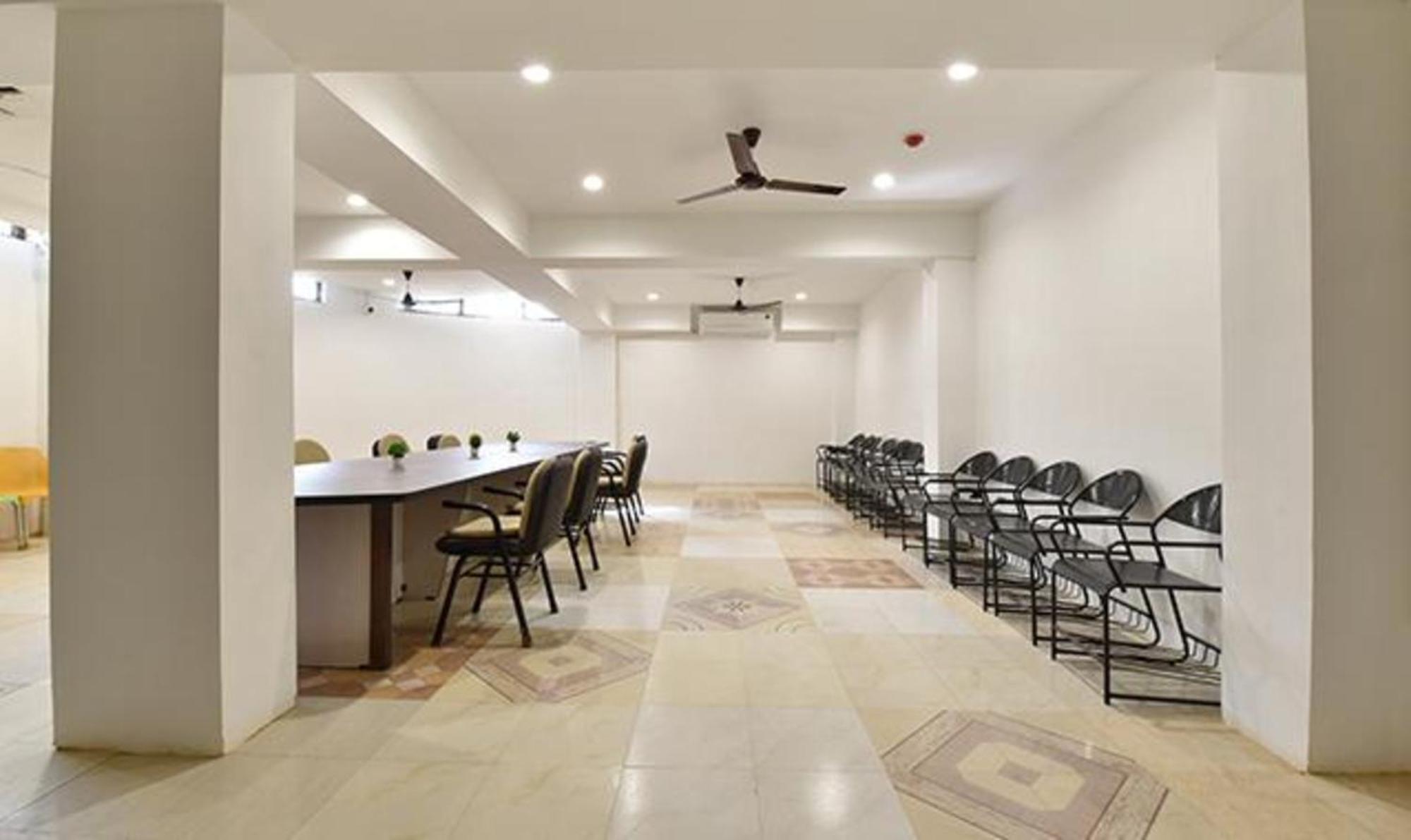 Fabhotel Siddharth Corporate - Vavol, Gandhinagar Exterior photo