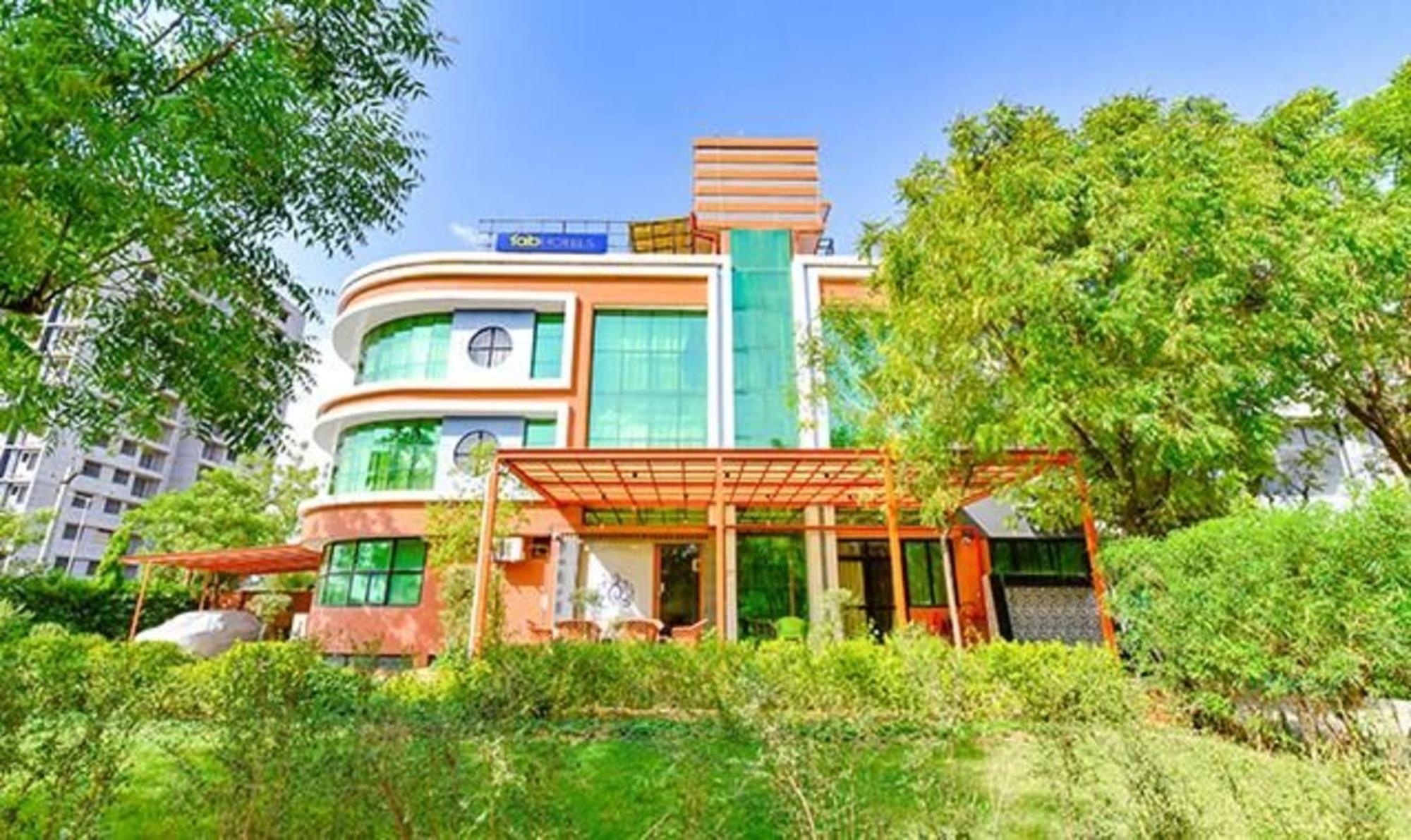 Fabhotel Siddharth Corporate - Vavol, Gandhinagar Exterior photo